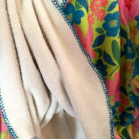 Natural Life Floral Hooded Plush Poncho One Size - Picture 11 of 14